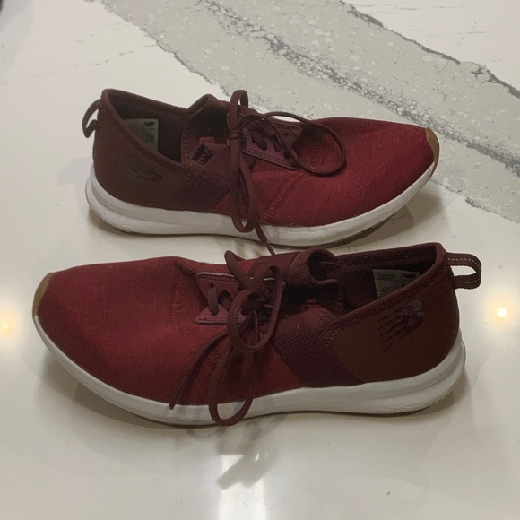 New Balance Women's Deep Red Sneakers Sz9 Gently Worn - Picture 2 of 8